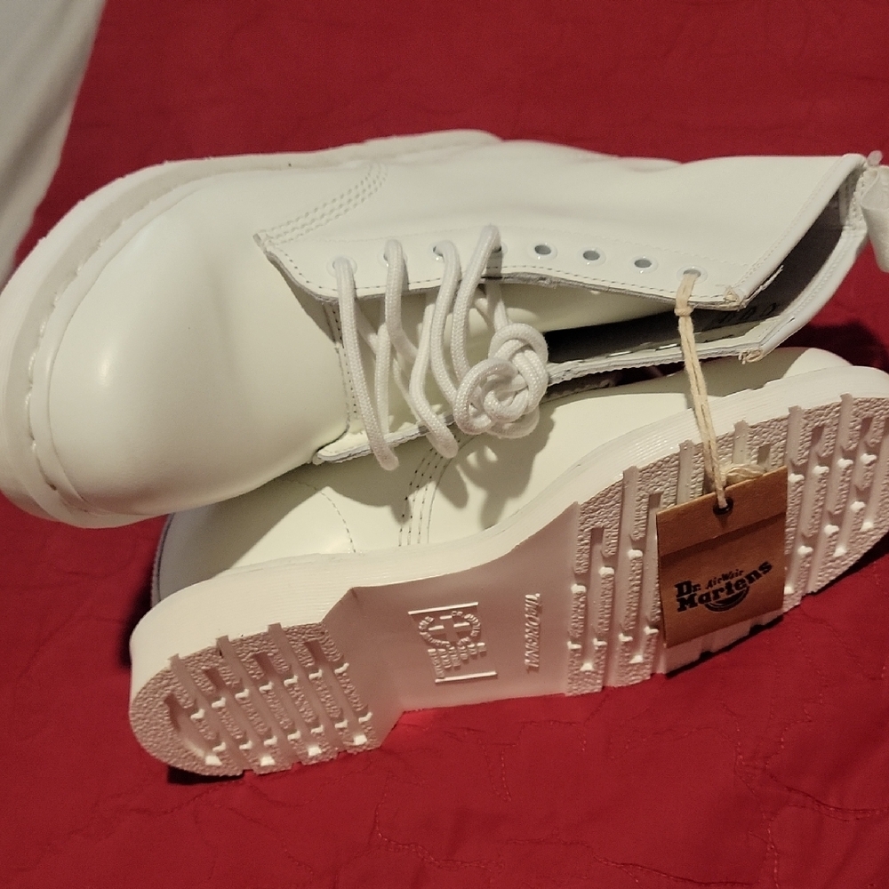 Dr. Martens White Leather BootsDescriptionDr. Martens1460 Mono leather bootsF - Picture 6 of 17